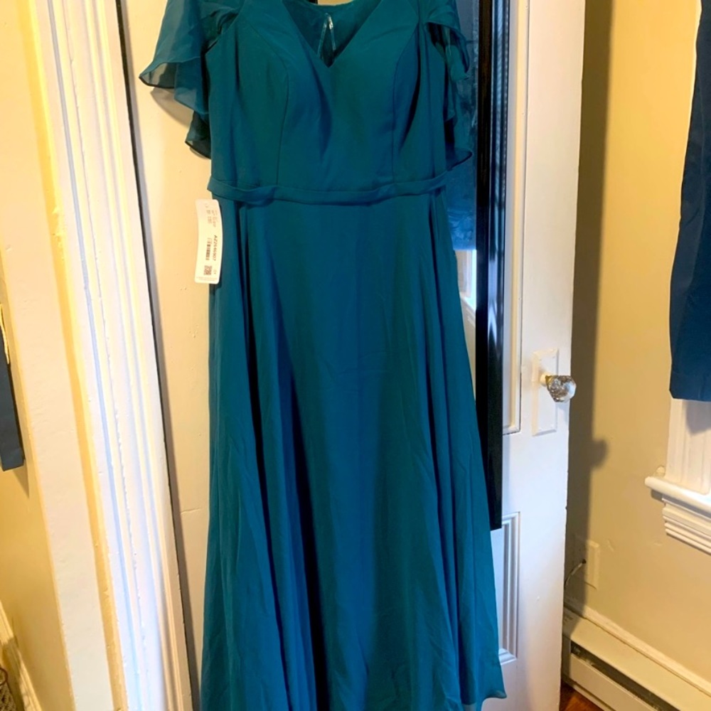 Beautiful dress for any formal occasion! Perfect color for Mardi Gras Balls